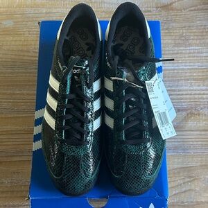 Adidas Women’s SL 72 OG Size 8 Black and Green Sneakers